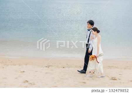 海辺のウェディングフォト 132479852