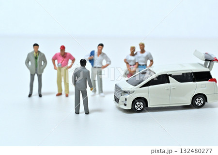 タクシー バスを待つ人々インバウンド イメージ 132480277
