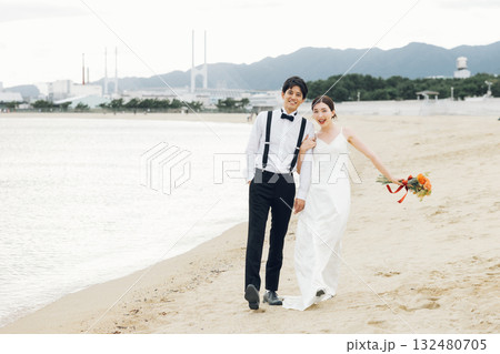 海辺のウェディングフォト 132480705
