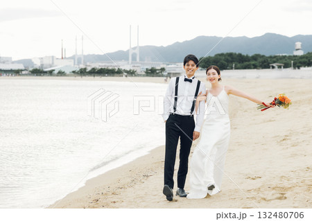 海辺のウェディングフォト 132480706