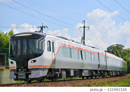 美濃太田駅に入る HC85系特急ひだ 132481326