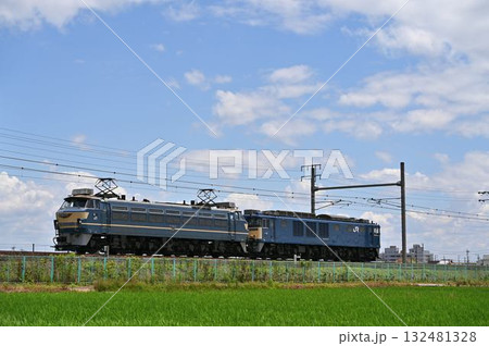 東海道本線を走る 8865レ EF66-27とEF64-1037 132481328