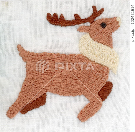 トナカイの刺繍 132481614