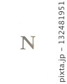 白背景、金属のシルバーのフォントN 132481951