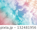 パステルカラーの幻想的な雲と空の風景 132481956