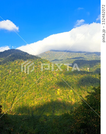 山々と雲と影 132482072