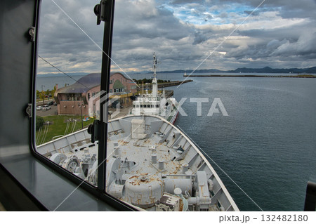 青函連絡船メモリアルシップ八甲田丸　操舵室からの眺め　青森県青森市 132482180