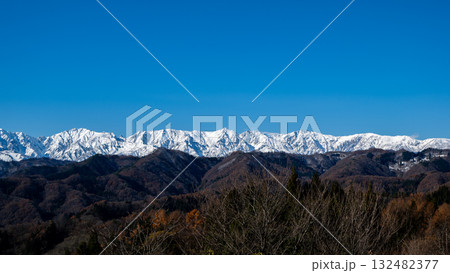 冠雪の北アルプス 山並み 長野県白馬村 冠雪の北アルプス 山並み 長野県白馬村 132482377