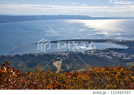 釜伏山山頂から見る陸奥湾・むつ市街 青森県むつ市 釜伏山山頂から見る陸奥湾・むつ市街 青森県むつ市 132482397