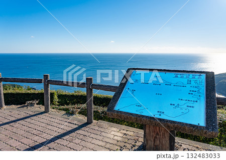 三重県鳥羽市 朝のパールロード鳥羽展望台にある案内図 三重県鳥羽市 朝のパールロード鳥羽展望台にある案内図 132483033