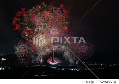 浜松市の三ヶ日花火大会の風景(静岡県) 132483318