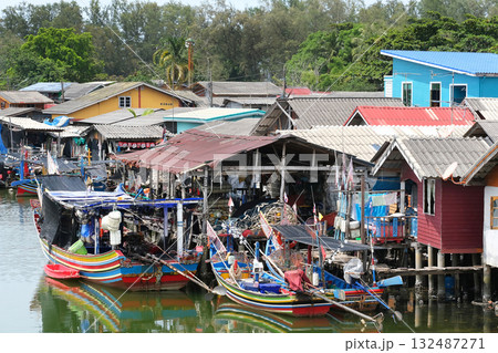 タイ南部の漁村 132487271