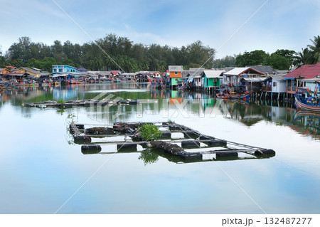 タイ南部の漁村 132487277