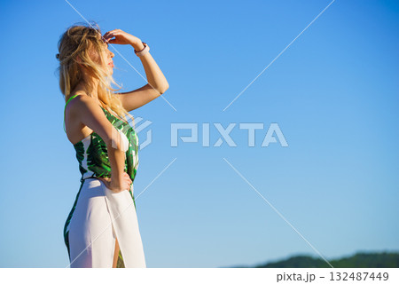 Fashionable woman looking in distance Fashionable woman looking in distance 132487449