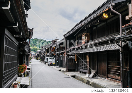 岐阜県飛騨高山の古い街並み 132488401