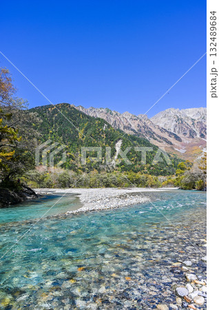 長野県松本市の北アルプス上高地 132489684