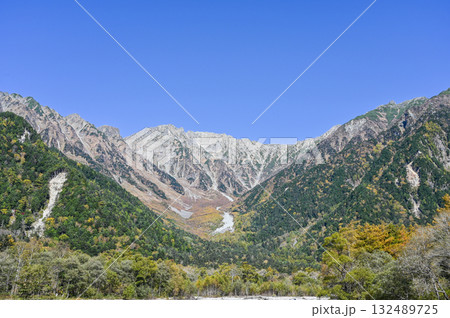 長野県松本市の北アルプス上高地 132489725