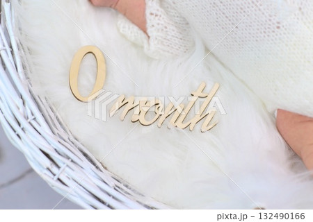 “0 month”の木製レタリングで記す新しい命のはじまり 132490166