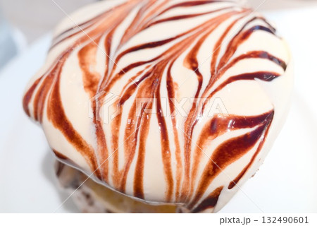 チョコレートソースがとろけるふわふわパンケーキ チョコレートソースがとろけるふわふわパンケーキ 132490601