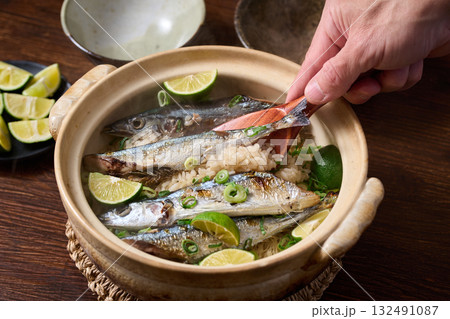土鍋で炊いたさんまご飯 132491087