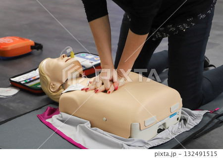 BLSD Defibrillator use course. first aid course - company safety - cardiac massage - Basic Life Support 132491515