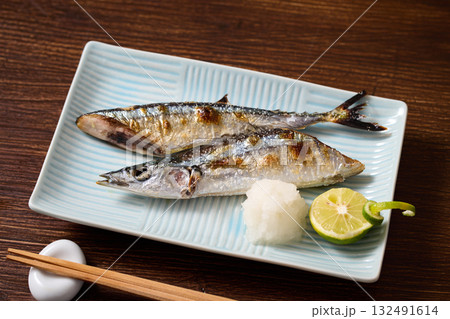 秋刀魚の塩焼き 132491614