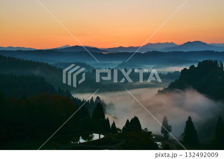 山古志棚田・棚池雲海朝焼けの夜明け 山古志棚田・棚池雲海朝焼けの夜明け 132492009