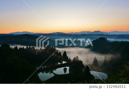 山古志棚田・棚池雲海朝焼けの夜明け 山古志棚田・棚池雲海朝焼けの夜明け 132492011