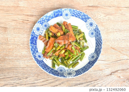 spicy stir fried slice yard long bean with crispy tofu and lemon grass in curry sauce vegetarian food on plate spicy stir fried slice yard long bean with crispy tofu and lemon grass in curry sauce vegetarian food on plate 132492060