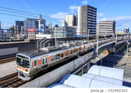 大曽根駅付近を走る中央線315系電車 大曽根駅付近を走る中央線315系電車 132492101