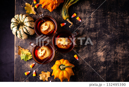 Haloween spicy apple cider drink 132495390