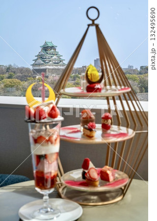 春限定のいちごアフタヌーンティー・大阪城の絶景とともに 132495690