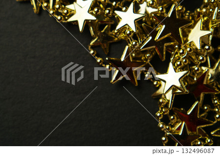 スレート板の上のゴールドスター　クリスマス・イメージ・テクスチャ 132496087