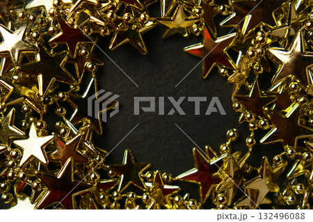 スレート板の上のゴールドスター クリスマス・イメージ・テクスチャ スレート板の上のゴールドスター クリスマス・イメージ・テクスチャ 132496088