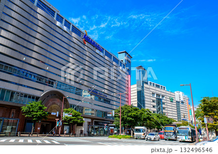 福岡市中央区天神の渡辺通り中央警察署入口交差点から北側　福岡三越、ソラリアステージ　西鉄福岡駅 132496546