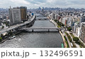 隅田川と吾妻橋・駒形橋・蔵前橋をドローンで空撮　東京の下町を流れる絶景風景 132496591