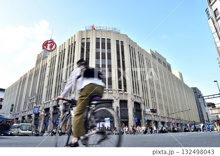 新宿三丁目交差点の風景 132498043