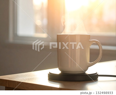 湯気立つマグカップとカップウォーマー、冬の温かい光景 132498933