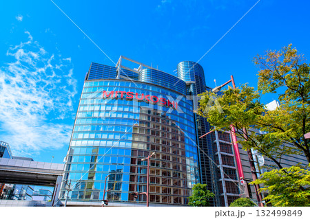 福岡三越　福岡市中央区天神の渡辺通4丁目交差点から西側　天神南　朝カラー 132499849