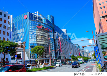 福岡市中央区天神の渡辺通りから福岡三越　天神南　朝カラー 132503549