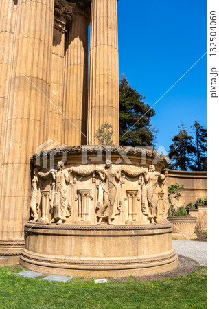 Palace of Fine Arts surrounded by greenery in San Francisco, USA Palace of Fine Arts surrounded by greenery in San Francisco, USA 132504060
