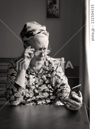 Old woman look at phone Old woman look at phone 132504335