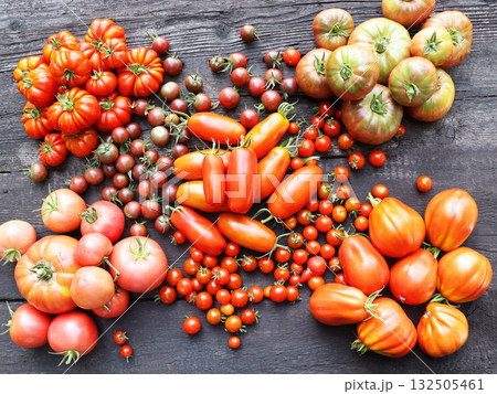 Tomatoes of different varieties. Colorful tomatoes Tomatoes background. Tomatoes of different varieties. Colorful tomatoes Tomatoes background. 132505461