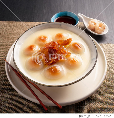 Fluffy Egg White with Dried Scallop 132505792