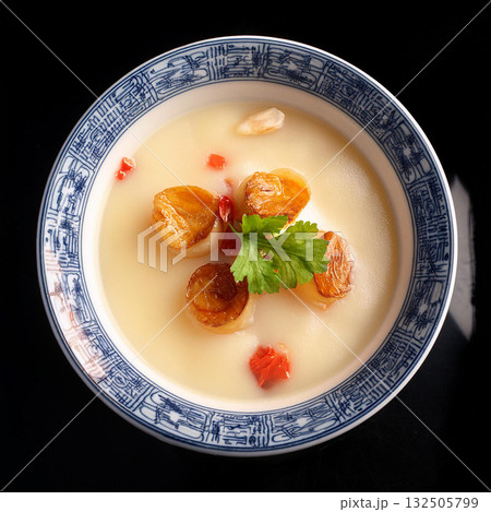 Fluffy Egg White with Dried Scallop 132505799