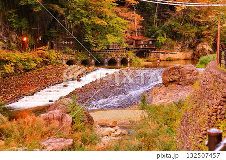 錦秋の川治温泉郷… 夕景の『男鹿川』 錦秋の川治温泉郷… 夕景の『男鹿川』 132507457