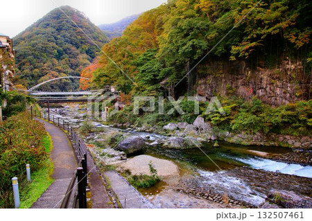 錦秋の川治温泉郷… 夕景の『男鹿川』 錦秋の川治温泉郷… 夕景の『男鹿川』 132507461