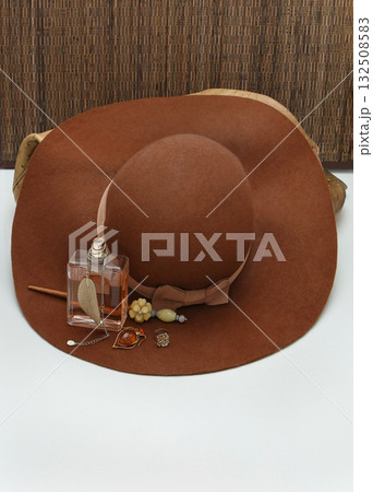 Female hat Female hat 132508583