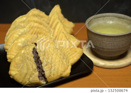 湯気の立ち昇る温かいたい焼き 湯気の立ち昇る温かいたい焼き 132508674