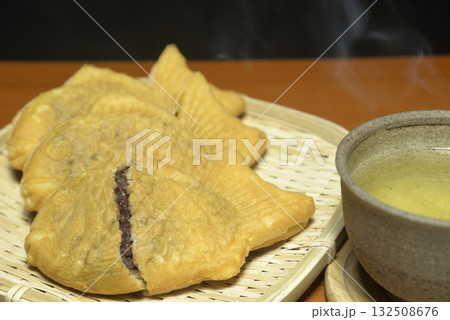 湯気の立ち昇る温かいたい焼き 湯気の立ち昇る温かいたい焼き 132508676